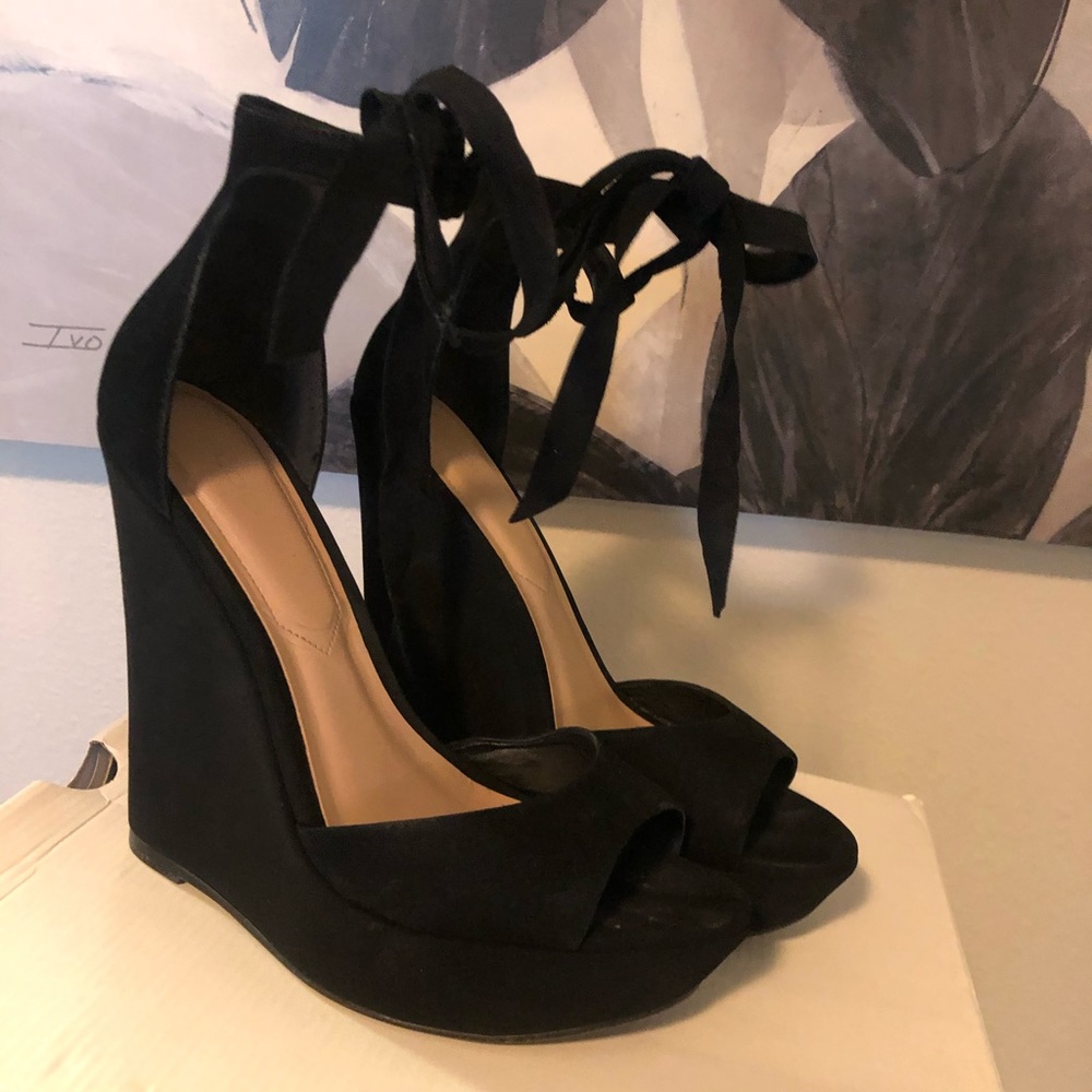 Black Wedges